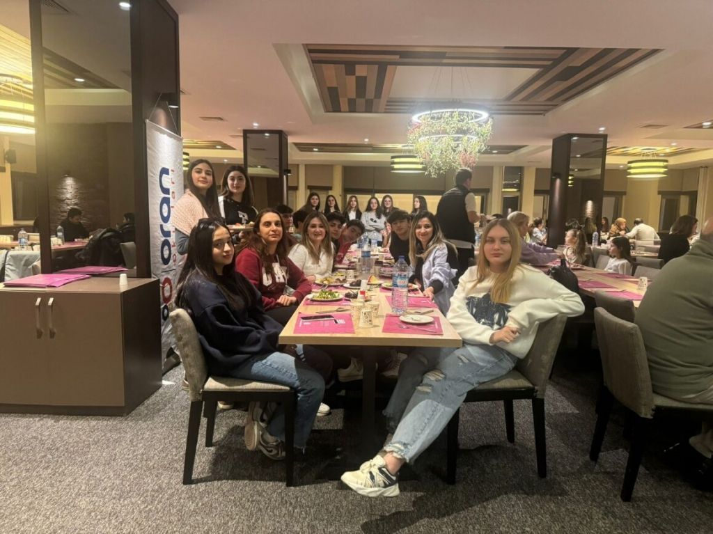8-9 Mart tarihlerinde ortaokul ve lise öğrencilerimizle Bursa Uludağ Kayak merkezine gelenekselleşecek ilk kayak kampımızı yaptık. görseli 6