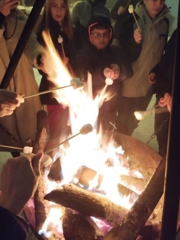 8-9 Mart tarihlerinde ortaokul ve lise öğrencilerimizle Bursa Uludağ Kayak merkezine gelenekselleşecek ilk kayak kampımızı yaptık. görseli 17
