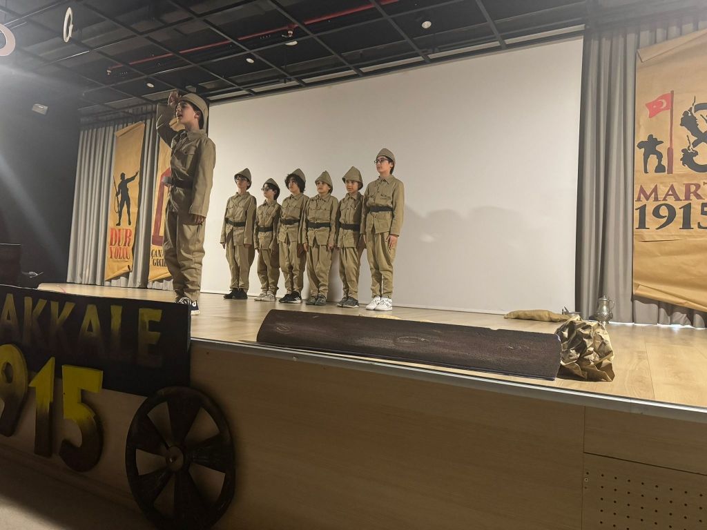 Çanakkale Zaferimizin 109. yılında; Cumhuriyetimizin kurucusu, Anafartalar kahramanı Gazi Mustafa Kemal Atatürk başta olmak üzere Çanakkale’nin ve istiklal mücadelesinin bütün kahramanlarını şükran ve minnetle yâd ediyoruz. görseli 12