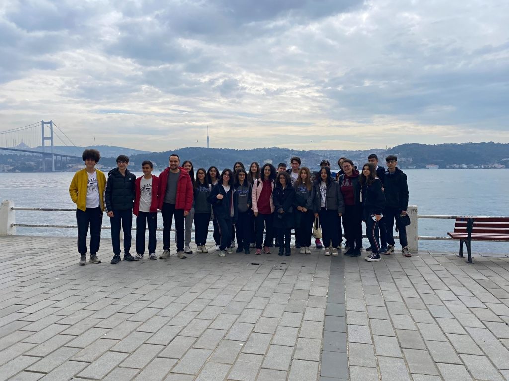 8. Sınıf Öğrencimizin İstanbul Geneli Resim Yarışmasında 1.'lik Başarısı
