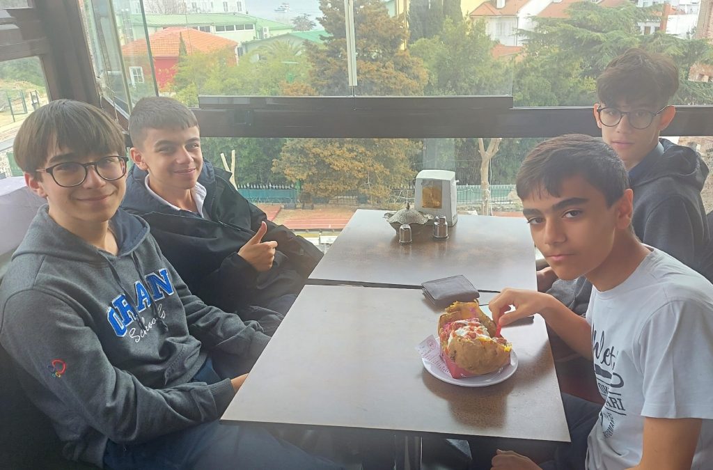 8.sınıf öğrencilerimizin sınava adım adım yaklaştığı bu süreçte, motivasyon amaçlı Ortaköy gezisi ve kumpir-waffle etkinliği düzenlendi. görseli 5
