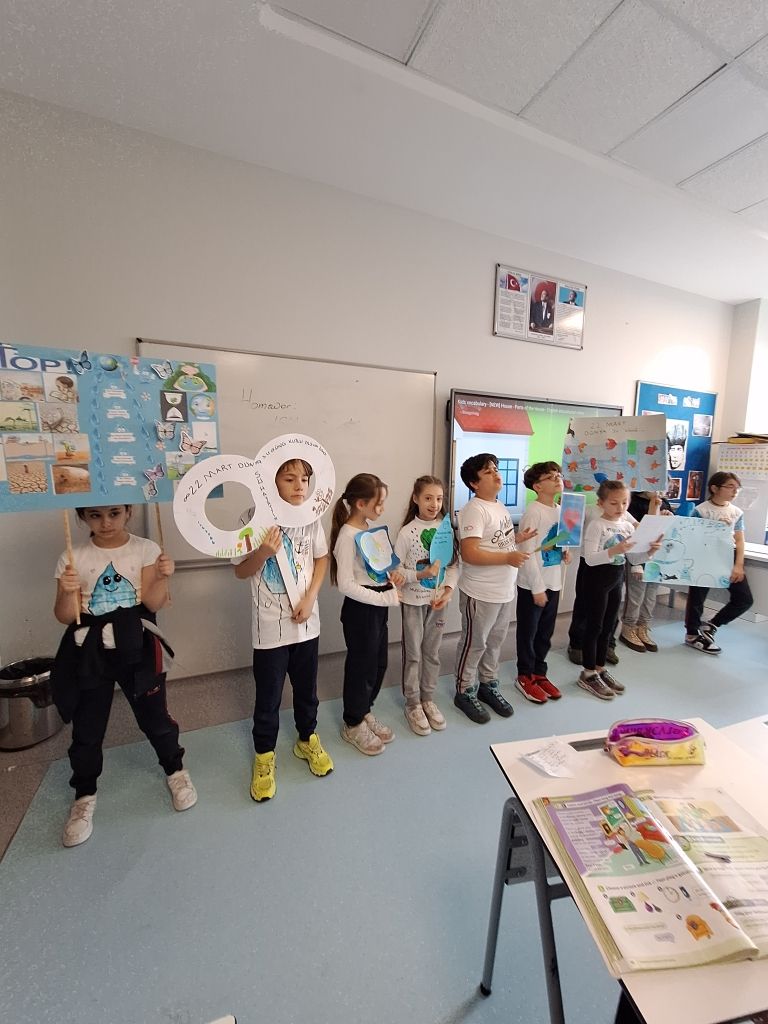 Dünya Su Günü kutlamalarıyla dolu bir gün geçirdik! Okulumuzda suyun önemine dikkat çekmek için bir araya geldik ve çeşitli etkinlikler düzenledik. görseli 6