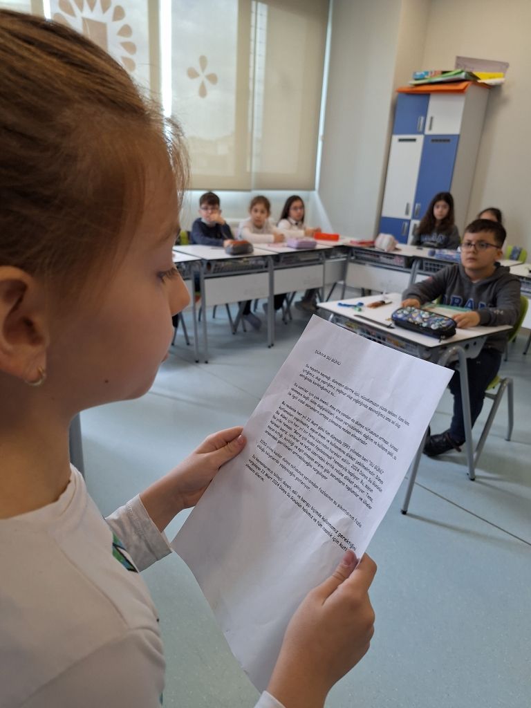 Dünya Su Günü kutlamalarıyla dolu bir gün geçirdik! Okulumuzda suyun önemine dikkat çekmek için bir araya geldik ve çeşitli etkinlikler düzenledik. görseli 7