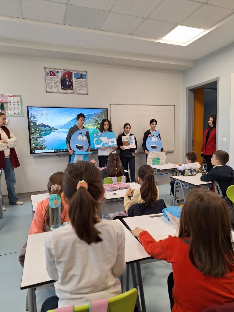 Dünya Su Günü kutlamalarıyla dolu bir gün geçirdik! Okulumuzda suyun önemine dikkat çekmek için bir araya geldik ve çeşitli etkinlikler düzenledik. görseli 9
