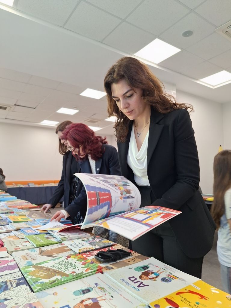 4. Geleneksel "Bir Kitap, Bir Dünya" kitap fuarımızın açılışını Sayın Kurucu Temsilcilerimiz, Genel Müdürümüz ve Okul Müdürlerimizin katılımıyla gerçekleştirdik. görseli 3