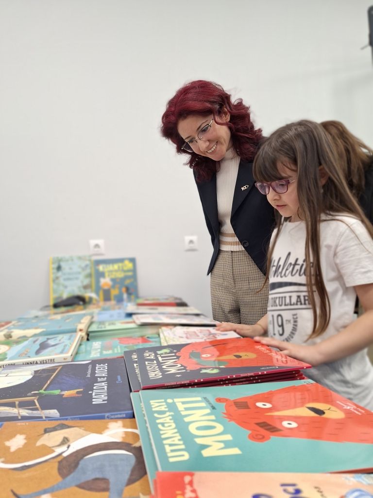 4. Geleneksel "Bir Kitap, Bir Dünya" kitap fuarımızın açılışını Sayın Kurucu Temsilcilerimiz, Genel Müdürümüz ve Okul Müdürlerimizin katılımıyla gerçekleştirdik. görseli 1