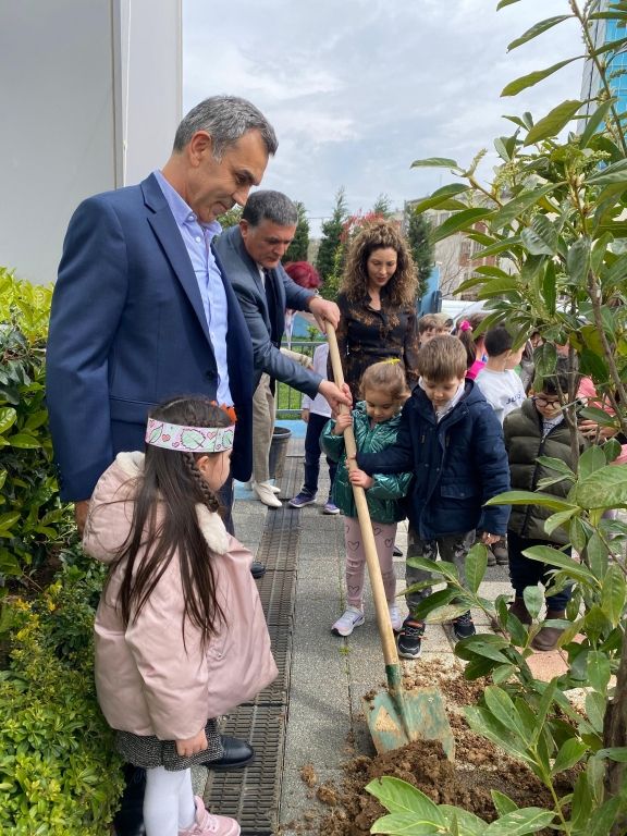 ''Orman Haftası'' kapsamında okul bahçemize fidan dikimi gerçekleştirdik.