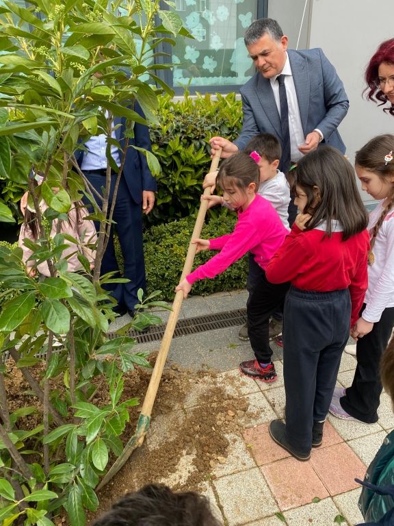 ''Orman Haftası'' kapsamında okul bahçemize fidan dikimi gerçekleştirdik. görseli 2