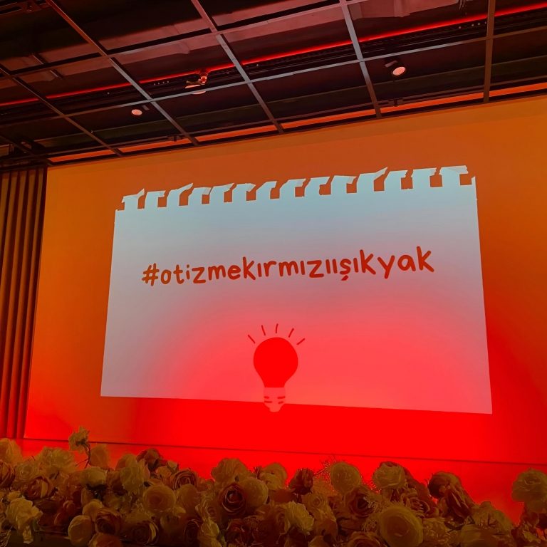 2 Nisan Dünya Otizm Farkındalık Günü kapsamında PDR Birimi tarafından ortaokul öğrencilerimize seminer düzenlendi. görseli 1