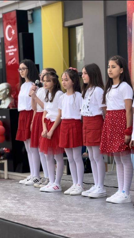23 Nisan Ulusal Egemenlik ve Çocuk Bayramımızı büyük coşku ve gururla gerçekleştirdik. görseli 9