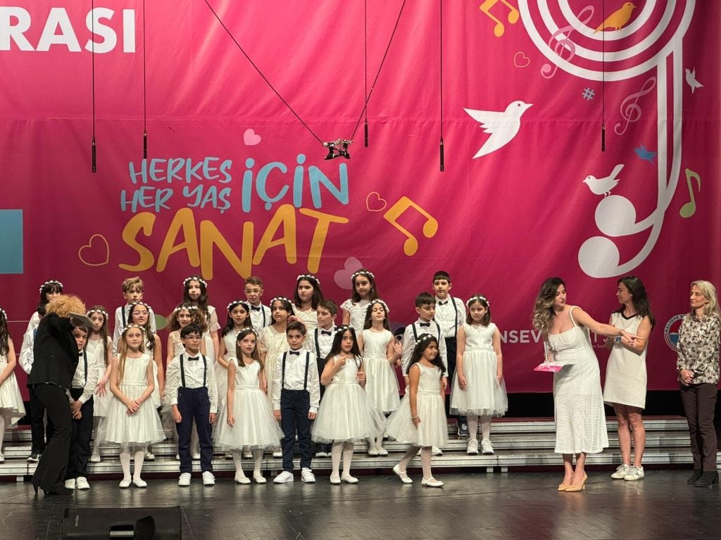 İlkokul öğrencilerimiz 9. Sansev İstanbul Uluslararası Çoksesli Koro Festivaline katılım sağladı. görseli 24