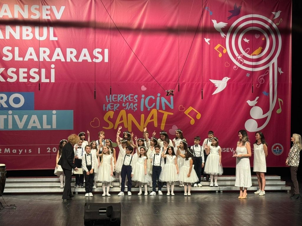 İlkokul öğrencilerimiz 9. Sansev İstanbul Uluslararası Çoksesli Koro Festivaline katılım sağladı. görseli 27