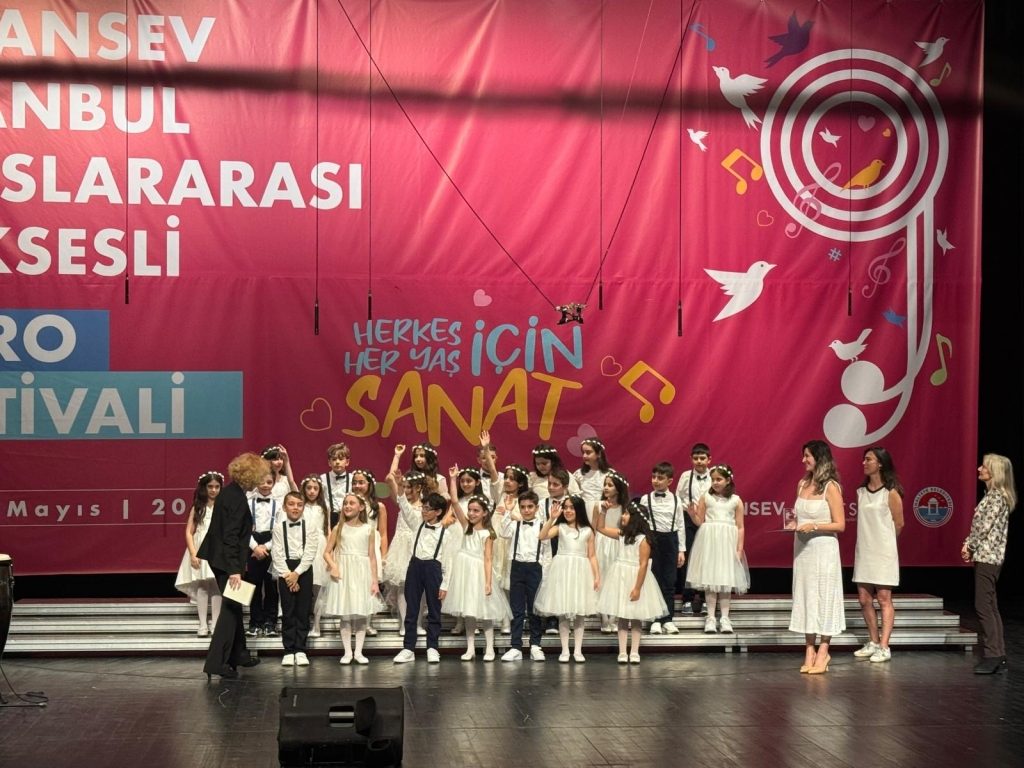İlkokul öğrencilerimiz 9. Sansev İstanbul Uluslararası Çoksesli Koro Festivaline katılım sağladı. görseli 23