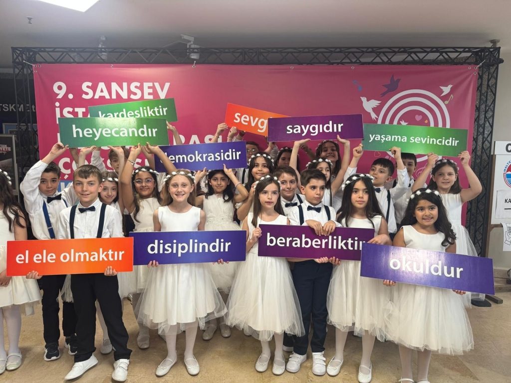 İlkokul öğrencilerimiz 9. Sansev İstanbul Uluslararası Çoksesli Koro Festivaline katılım sağladı. görseli 9