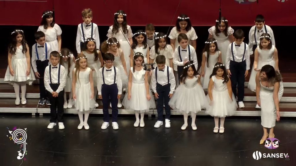 İlkokul öğrencilerimiz 9. Sansev İstanbul Uluslararası Çoksesli Koro Festivaline katılım sağladı. görseli 4
