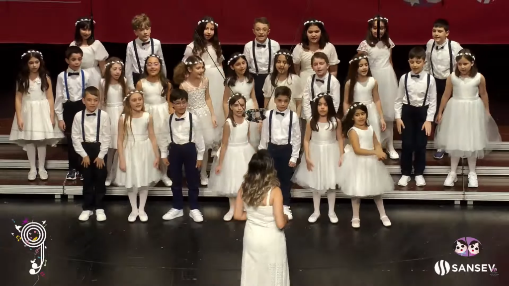 İlkokul öğrencilerimiz 9. Sansev İstanbul Uluslararası Çoksesli Koro Festivaline katılım sağladı. görseli 7