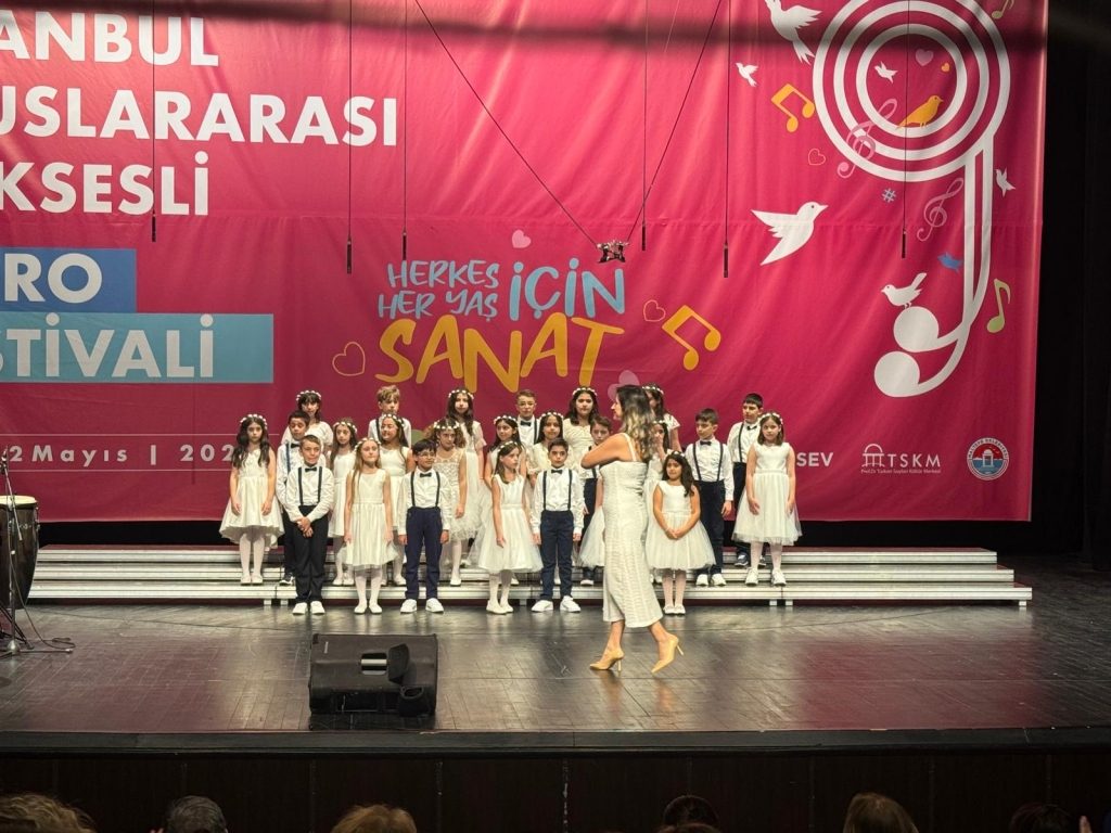 İlkokul öğrencilerimiz 9. Sansev İstanbul Uluslararası Çoksesli Koro Festivaline katılım sağladı. görseli 40