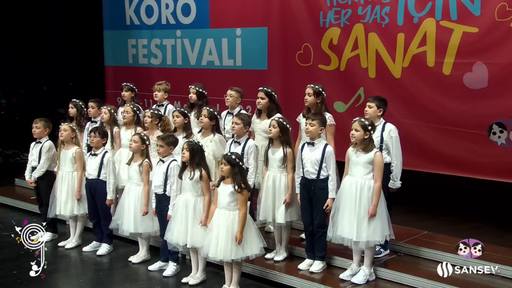 İlkokul öğrencilerimiz 9. Sansev İstanbul Uluslararası Çoksesli Koro Festivaline katılım sağladı. görseli 6