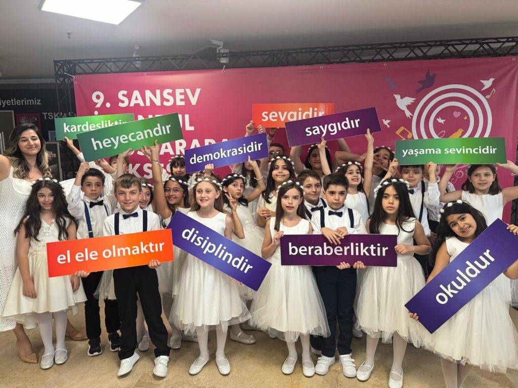 İlkokul öğrencilerimiz 9. Sansev İstanbul Uluslararası Çoksesli Koro Festivaline katılım sağladı. görseli 13