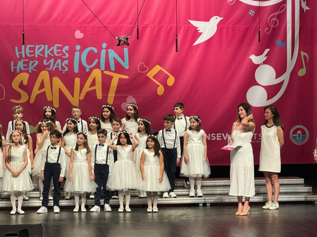İlkokul öğrencilerimiz 9. Sansev İstanbul Uluslararası Çoksesli Koro Festivaline katılım sağladı. görseli 25