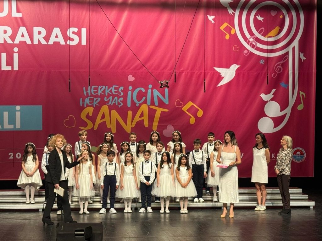İlkokul öğrencilerimiz 9. Sansev İstanbul Uluslararası Çoksesli Koro Festivaline katılım sağladı. görseli 19
