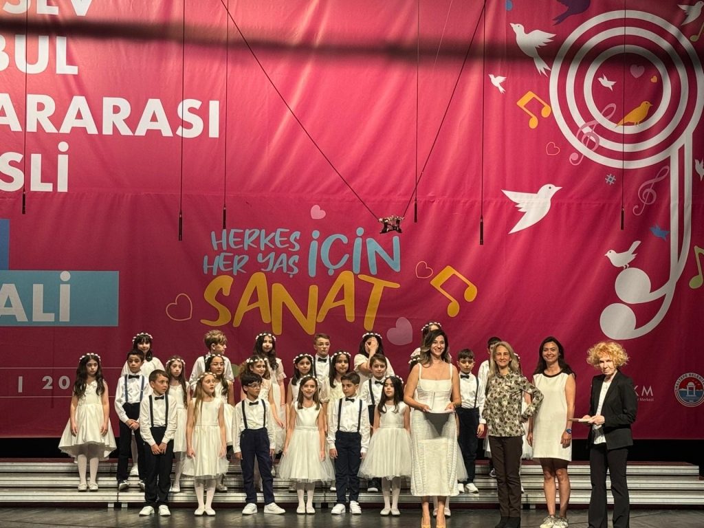 İlkokul öğrencilerimiz 9. Sansev İstanbul Uluslararası Çoksesli Koro Festivaline katılım sağladı. görseli 15