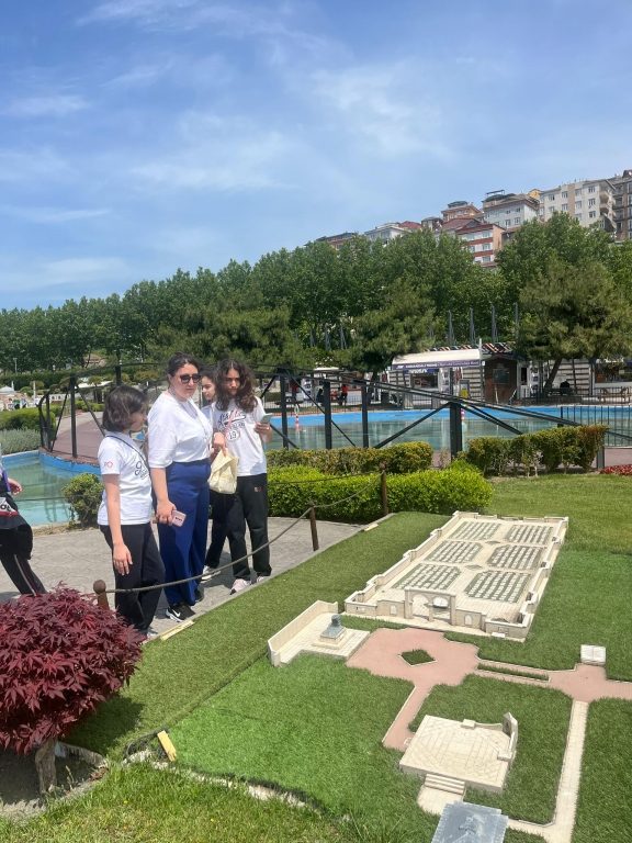 5. sınıf öğrencilerimizle birlikte Dijital Deneyim Müzesi ve Miniatürk’e gözlem ve inceleme gezisi düzenledik. görseli 9
