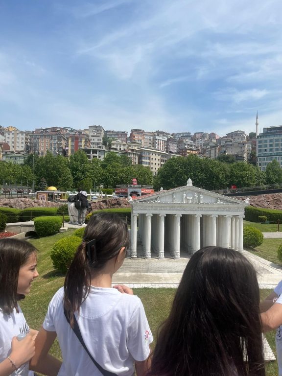 5. sınıf öğrencilerimizle birlikte Dijital Deneyim Müzesi ve Miniatürk’e gözlem ve inceleme gezisi düzenledik. görseli 11