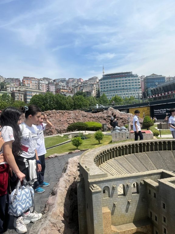 5. sınıf öğrencilerimizle birlikte Dijital Deneyim Müzesi ve Miniatürk’e gözlem ve inceleme gezisi düzenledik. görseli 10