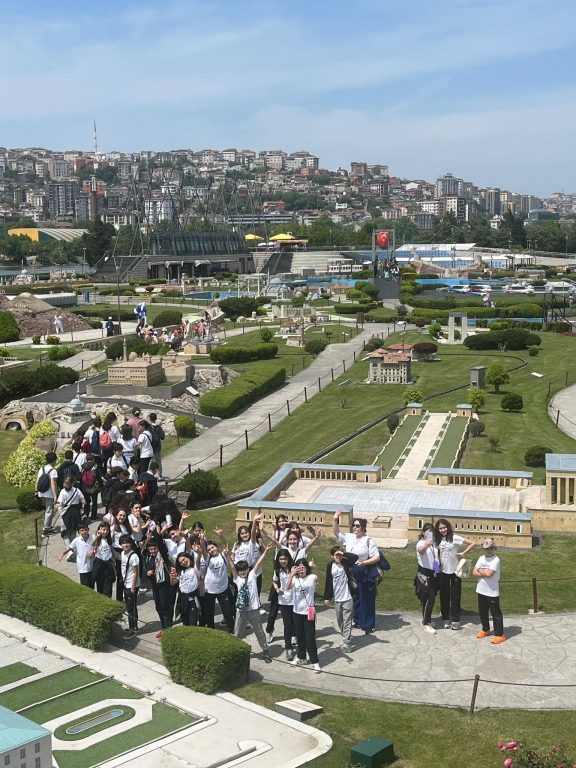 5. sınıf öğrencilerimizle birlikte Dijital Deneyim Müzesi ve Miniatürk’e gözlem ve inceleme gezisi düzenledik. görseli 1