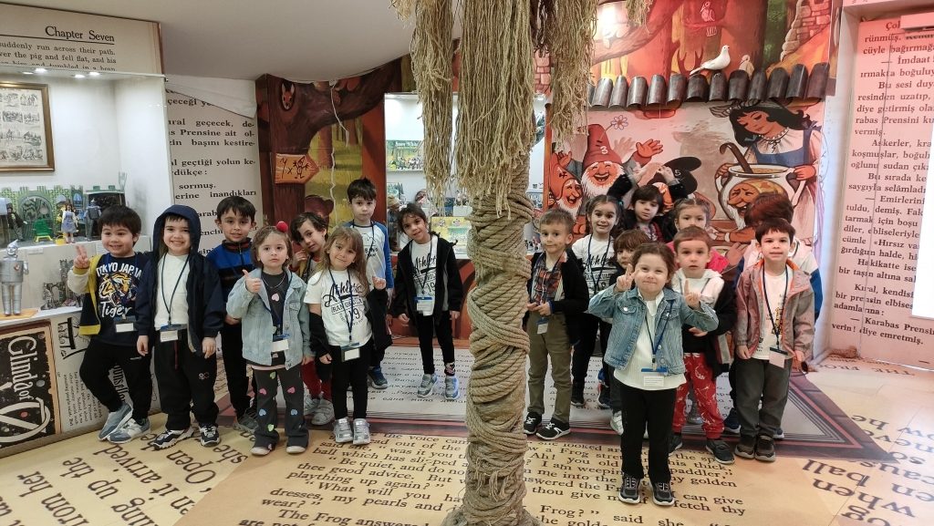 Anaokulu öğrencilerimizle Kartal Masal Müzesi'ne gözlem ve inceleme gezisi gerçekleştirdik. görseli 6