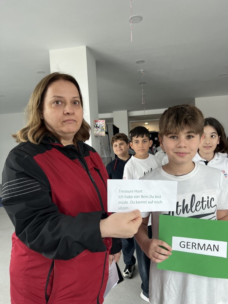 Yabancı Diller Bölümümüz tarafından 5. sınıf öğrencilerimize, Treasure Hunt yarışması düzenlendi. görseli 5
