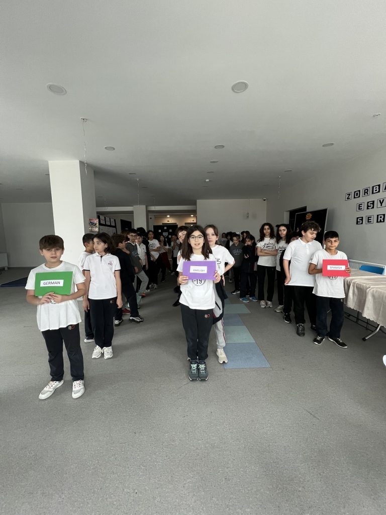 Yabancı Diller Bölümümüz tarafından 5. sınıf öğrencilerimize, Treasure Hunt yarışması düzenlendi. görseli 10