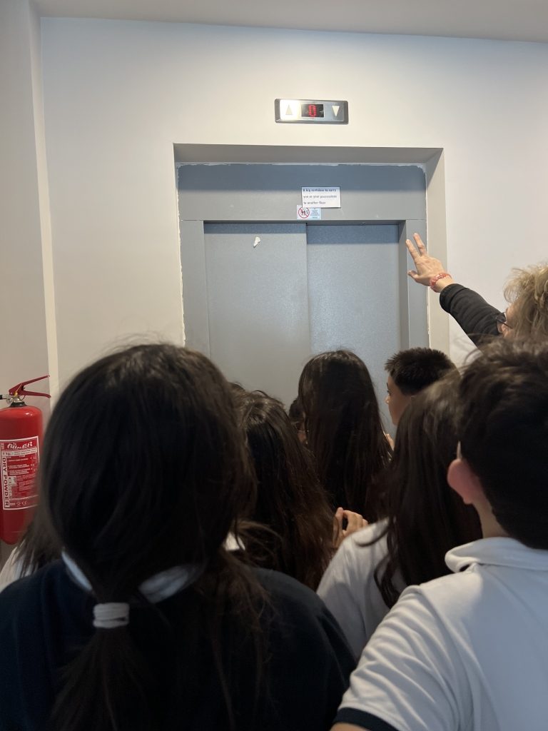Yabancı Diller Bölümümüz tarafından 5. sınıf öğrencilerimize, Treasure Hunt yarışması düzenlendi. görseli 3