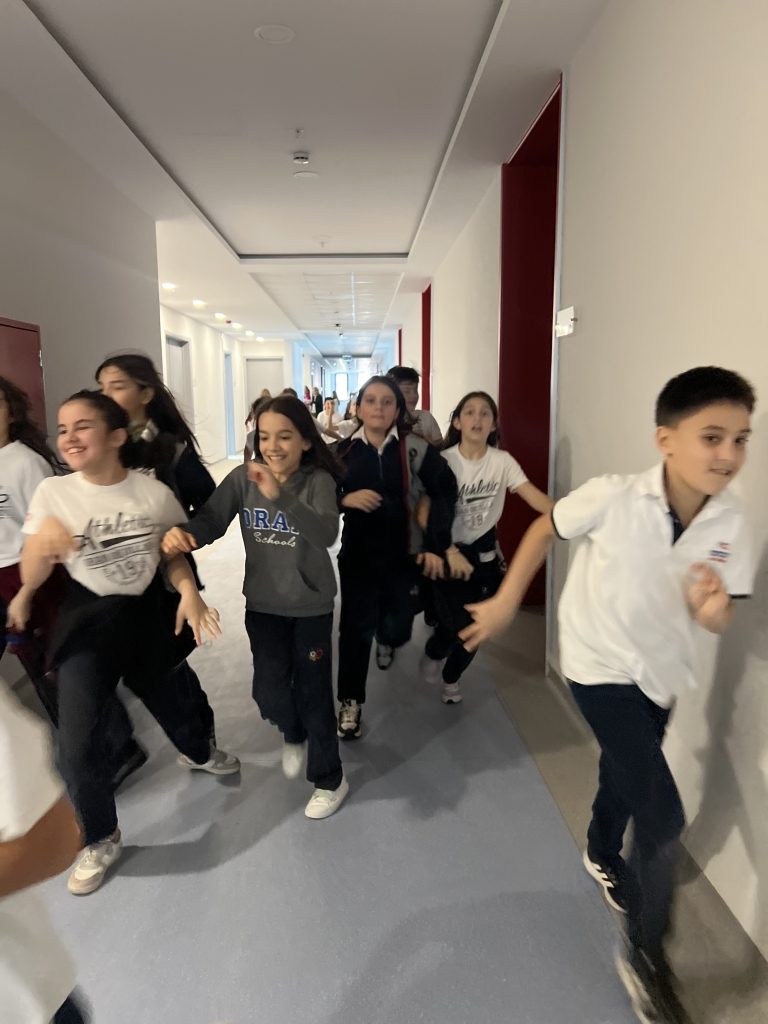 Yabancı Diller Bölümümüz tarafından 5. sınıf öğrencilerimize, Treasure Hunt yarışması düzenlendi. görseli 4