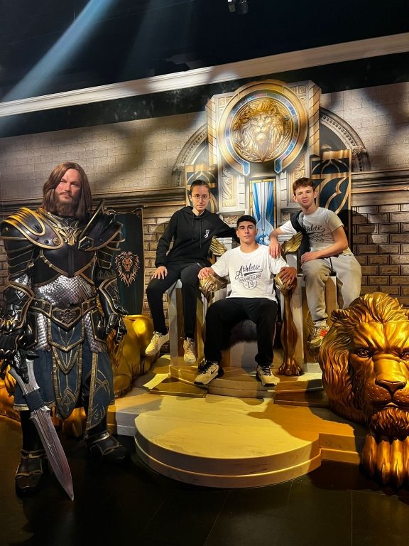 Oran Okulları Yabancı Diller Bölümü, öğrencilere İngilizce pratik yapmakla birlikte müze bilincini de kazandırmak amacıyla; Madame Tussauds Balmumu Müzesi'ne gözlem ve inceleme gezisi gerçekleştirdi. görseli 6