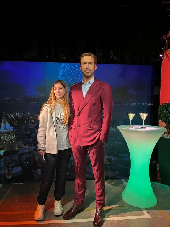 Oran Okulları Yabancı Diller Bölümü, öğrencilere İngilizce pratik yapmakla birlikte müze bilincini de kazandırmak amacıyla; Madame Tussauds Balmumu Müzesi'ne gözlem ve inceleme gezisi gerçekleştirdi. görseli 2