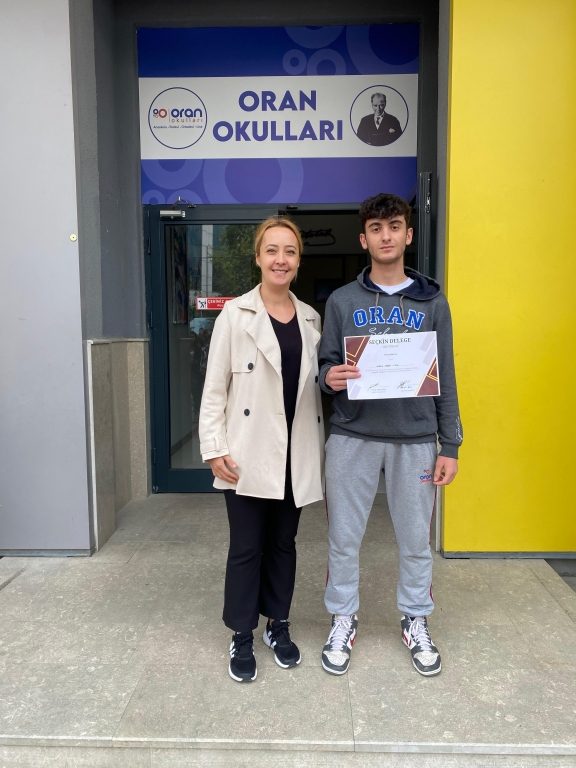 İstanbul Ticaret Üniversitesi'nin düzenlemiş olduğu Türkçe MUN etkinliğine katılan 10. sınıf öğrencilerimiz, ''En İyi Delege'' ve ''Seçkin Delege'' sertifikalarını almaya hak kazandılar. görseli 1