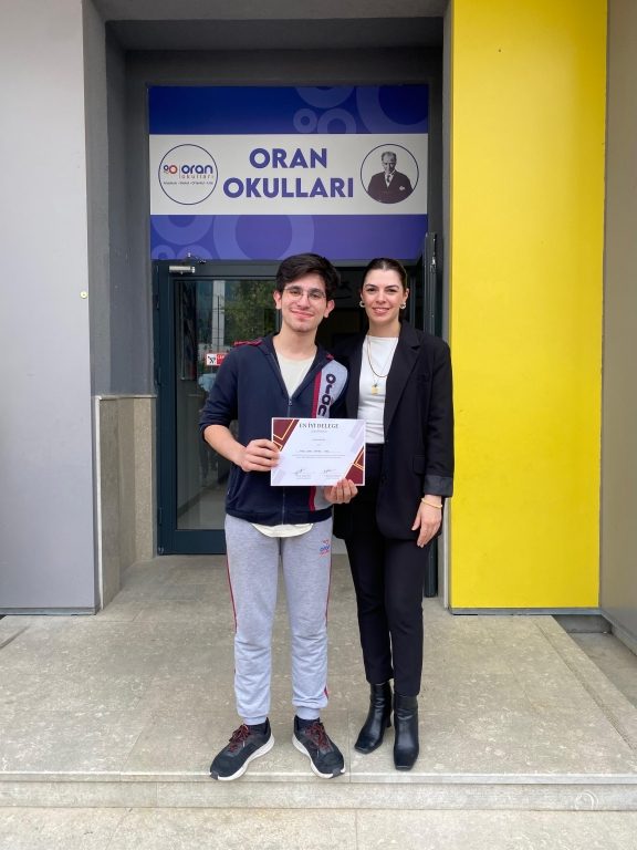İstanbul Ticaret Üniversitesi'nin düzenlemiş olduğu Türkçe MUN etkinliğine katılan 10. sınıf öğrencilerimiz, ''En İyi Delege'' ve ''Seçkin Delege'' sertifikalarını almaya hak kazandılar. görseli 2