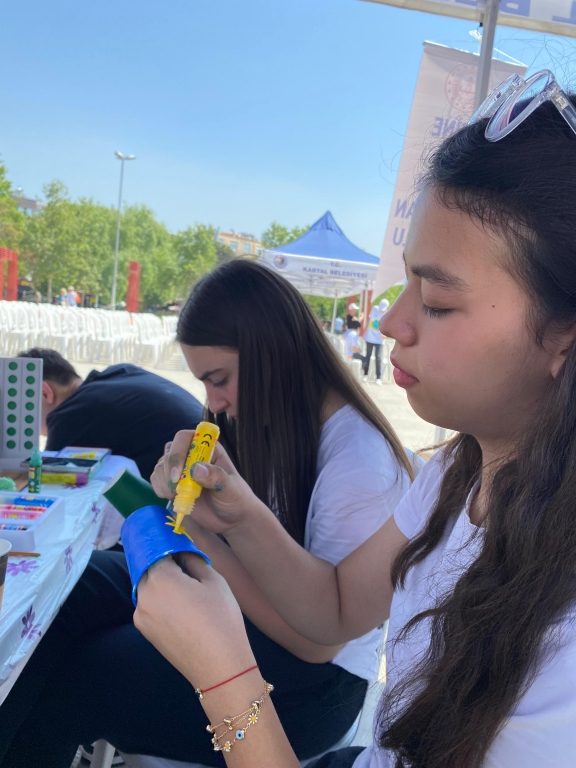Bugün, Kartal Belediyesi’nin düzenlemiş olduğu Dünya Çevre Günü etkinliğinde okulumuz olarak gururla yer aldık. görseli 7