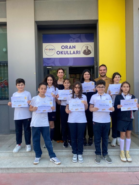 PDR Birimimizce Ortaokul kadememizde başlattığımız "Akran Arabuluculuğu" programımız kapsamında, sınıflardaki akran arabulucularımız görevlerini tamamlayarak teşekkür belgelerini aldılar.