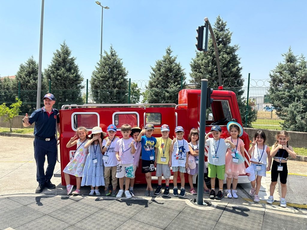 Anaokulu öğrencilerimiz, İtfaiye Eğitim Merkezini ziyaret ettiler. görseli 3