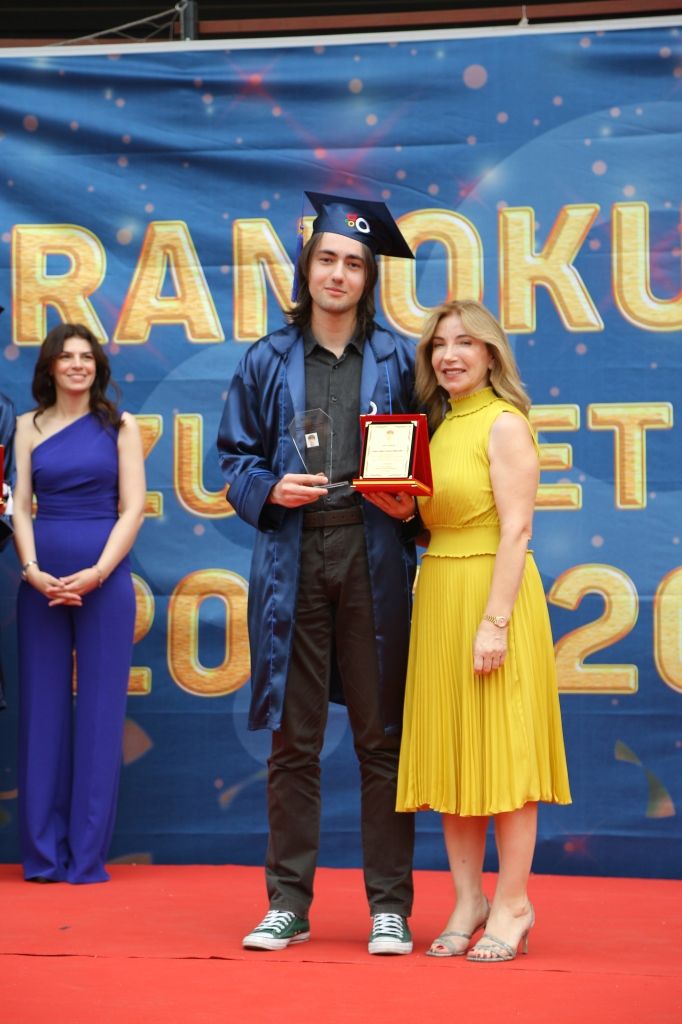 Özel Oran Anadolu Lisesi ve Ortaokulu 3.dönem mezunlarımızın diploma törenini büyük bir coşku ve gururla gerçekleştirdik görseli 5