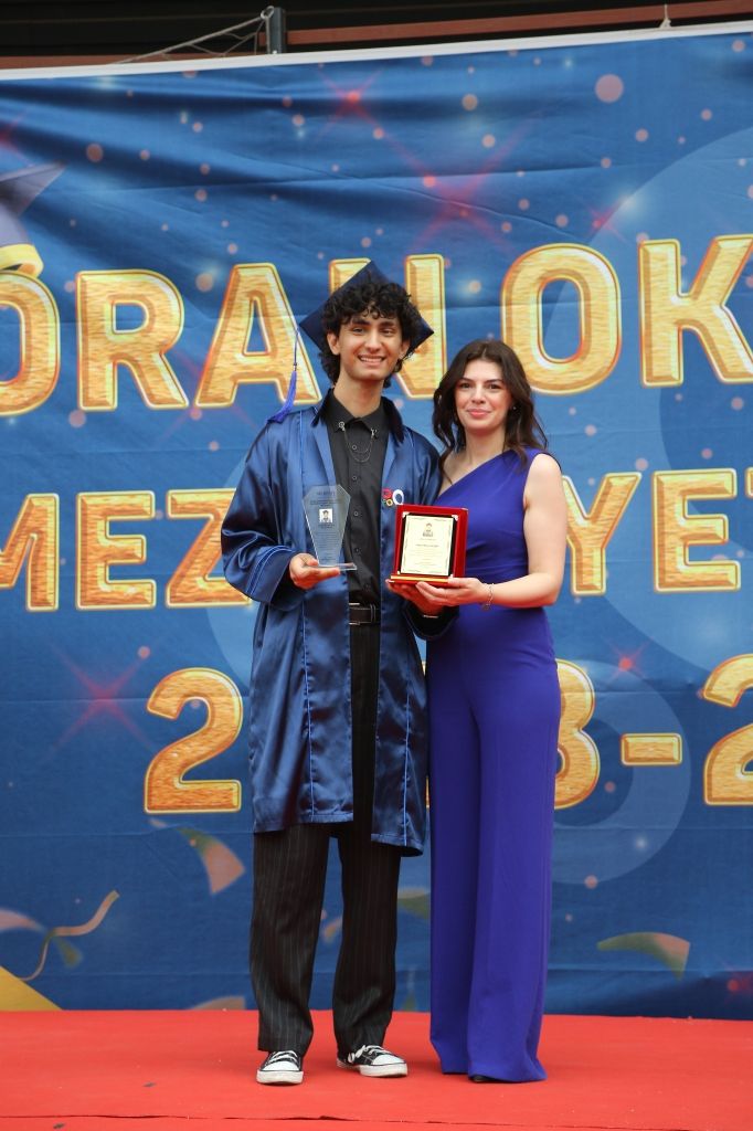 Özel Oran Anadolu Lisesi ve Ortaokulu 3.dönem mezunlarımızın diploma törenini büyük bir coşku ve gururla gerçekleştirdik görseli 6