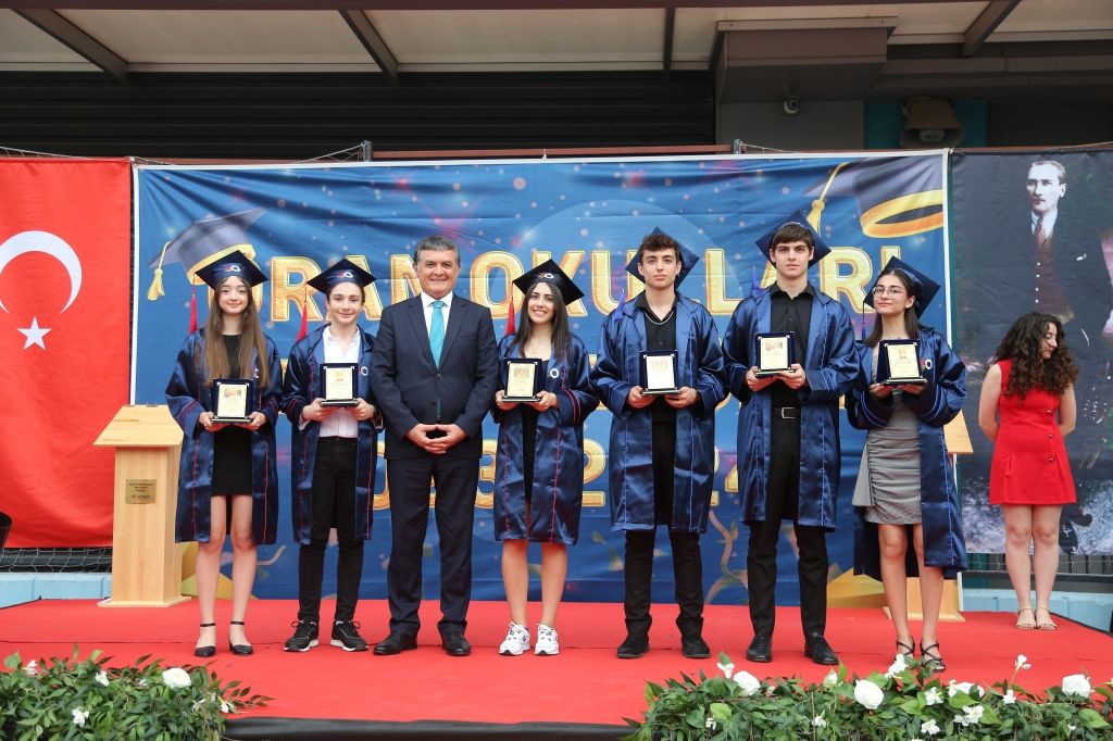 Özel Oran Anadolu Lisesi ve Ortaokulu 3.dönem mezunlarımızın diploma törenini büyük bir coşku ve gururla gerçekleştirdik görseli 10