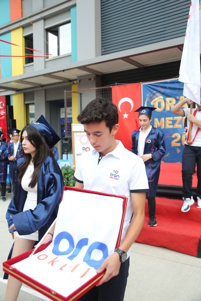 Özel Oran Anadolu Lisesi ve Ortaokulu 3.dönem mezunlarımızın diploma törenini büyük bir coşku ve gururla gerçekleştirdik görseli 12