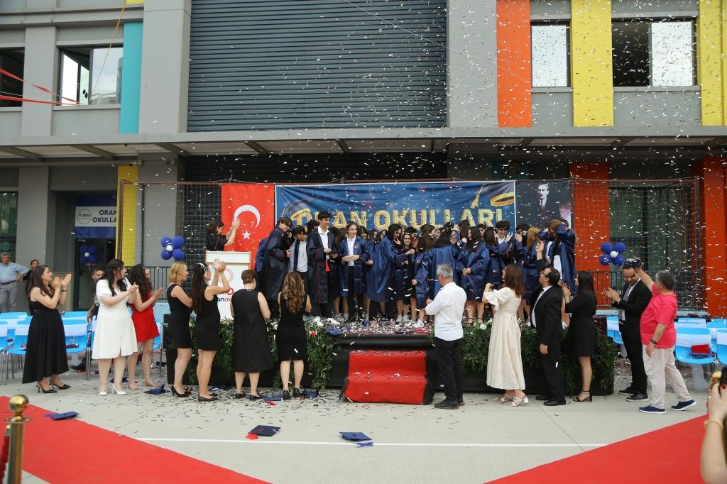 Özel Oran Anadolu Lisesi ve Ortaokulu 3.dönem mezunlarımızın diploma törenini büyük bir coşku ve gururla gerçekleştirdik görseli 2