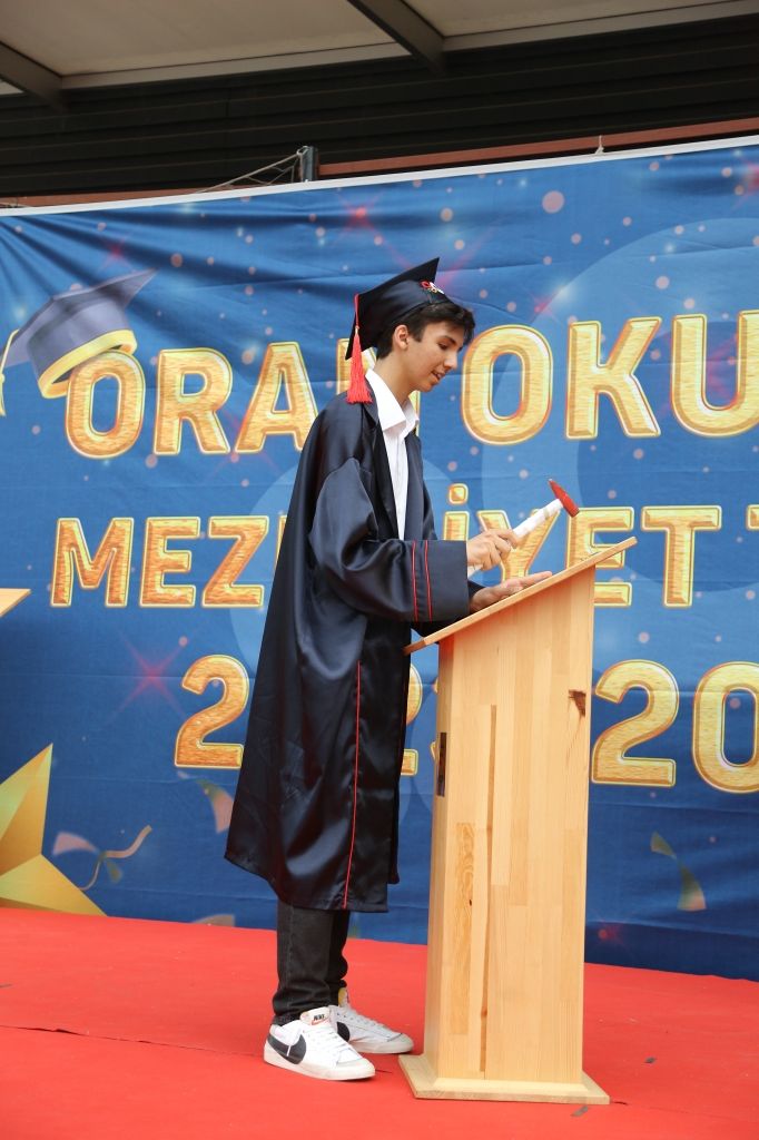 Özel Oran Anadolu Lisesi ve Ortaokulu 3.dönem mezunlarımızın diploma törenini büyük bir coşku ve gururla gerçekleştirdik görseli 7