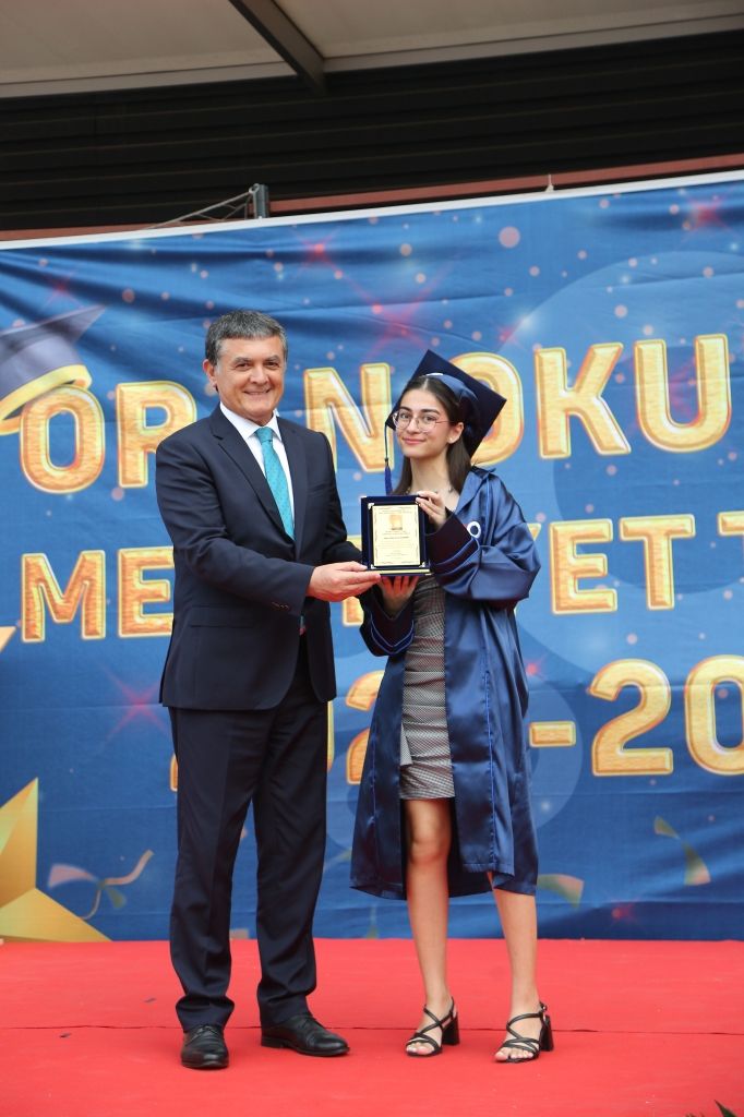 Özel Oran Anadolu Lisesi ve Ortaokulu 3.dönem mezunlarımızın diploma törenini büyük bir coşku ve gururla gerçekleştirdik görseli 11
