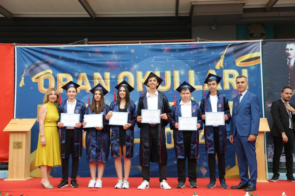 Özel Oran Anadolu Lisesi ve Ortaokulu 3.dönem mezunlarımızın diploma törenini büyük bir coşku ve gururla gerçekleştirdik görseli 8
